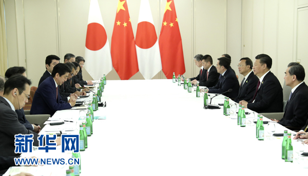 7月8日，國(guó)家主席習(xí)近平應(yīng)約在漢堡會(huì)見(jiàn)日本首相安倍晉三。新華社記者 馬占成 攝