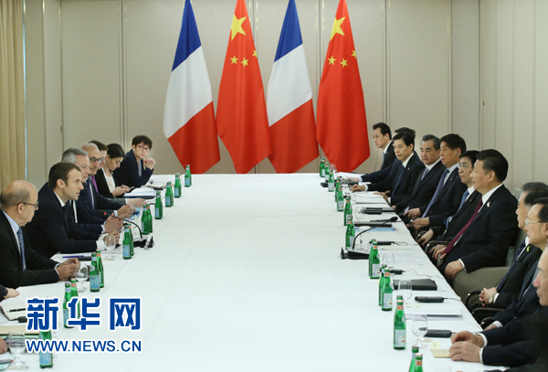 7月8日，國家主席習近平在漢堡會見法國總統(tǒng)馬克龍。新華社記者 姚大偉 攝