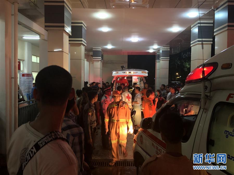 （國際）（11）一架客機(jī)在緬甸降落時(shí)滑出跑道 多人受傷