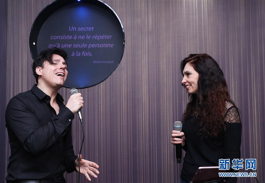 （國際&middot;圖文互動(dòng)）（2）通訊：手牽手，我們共同驅(qū)散陰霾&mdash;&mdash;法國音樂人創(chuàng)作抗疫歌曲背后的故事