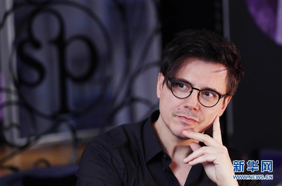 （國際&middot;圖文互動(dòng)）（3）通訊：手牽手，我們共同驅(qū)散陰霾&mdash;&mdash;法國音樂人創(chuàng)作抗疫歌曲背后的故事