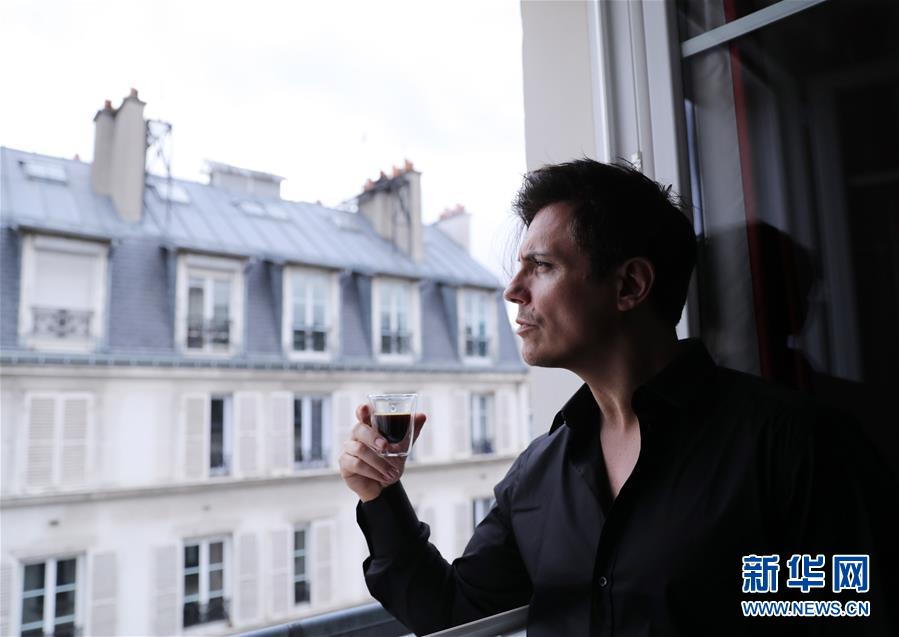 （國際&middot;圖文互動(dòng)）（5）通訊：手牽手，我們共同驅(qū)散陰霾&mdash;&mdash;法國音樂人創(chuàng)作抗疫歌曲背后的故事