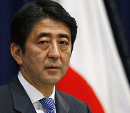 2013，安倍的“狂人日記”